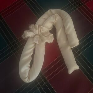 Kitsch ivory silk/satin heatless hair curler and scrunchie set